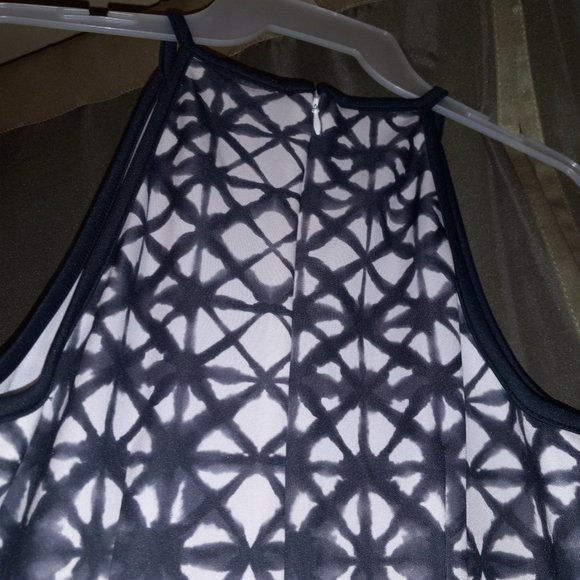 Flowy A Line Dress with Geometric Pattern - Picture 4 of 6